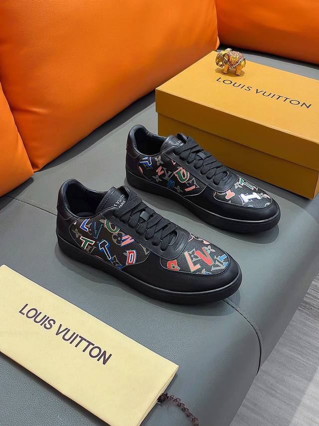 商品名称：Louis Vuitton 路易 威登 正规码数: 38-44 休闲鞋 商品材料：精选 牛皮鞋面，柔软羊皮内里；原厂大底。