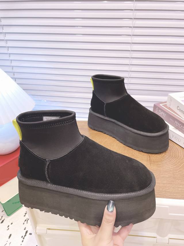 Ugg P: 女款size：35-40 Ugg秋冬新款经典迷你迪普靴 厚底铅笔弹力靴 羊毛配氯丁弹力筒 雪地靴 保暖舒适 厚底设计增高显瘦 时髦又洋气 轻松拉长