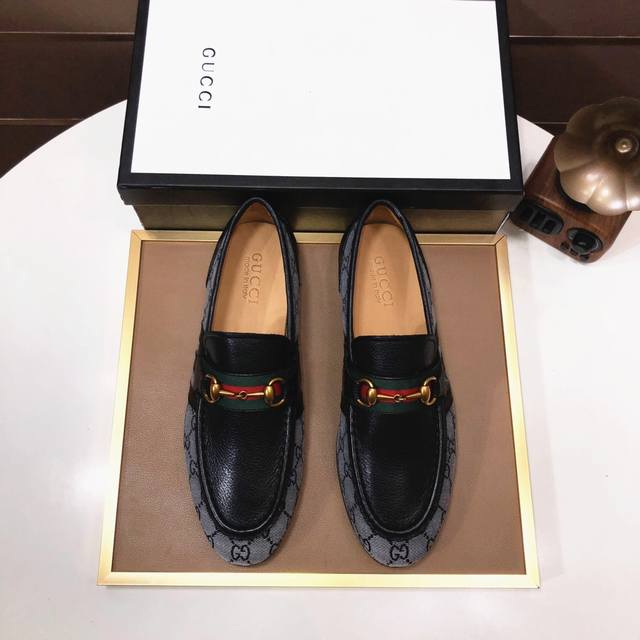 工厂 品牌：Gucci 古奇 标准码：男码38 44 45可以定做 等级：官网同款 原单品质 材料：原版牛皮 水染牛皮内里 原版橡胶大底 款式类别：男士时尚休闲