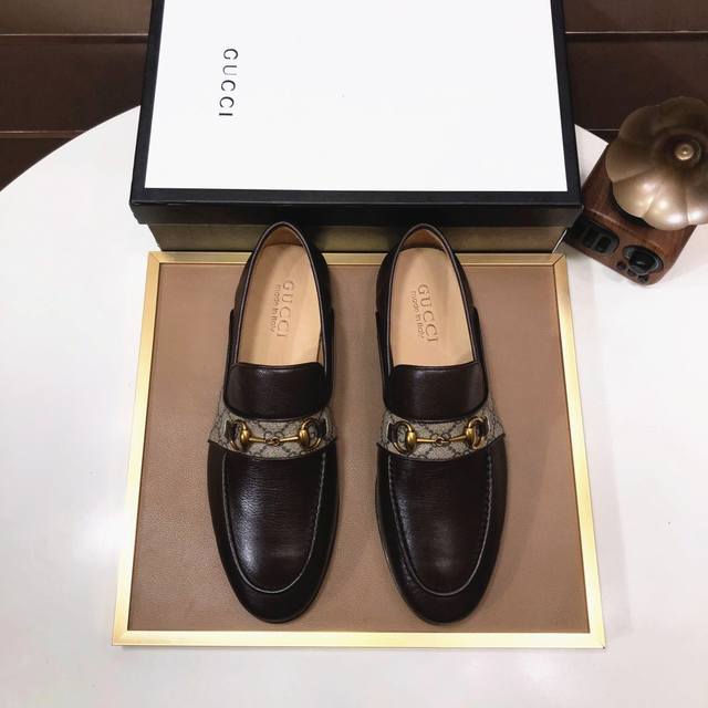 工厂 品牌：Gucci 古奇 标准码：男码38 44 45可以定做 等级：官网同款 原单品质 材料：原版牛皮 水染牛皮内里 原版橡胶大底 款式类别：男士时尚休闲