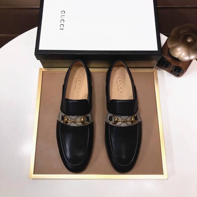 工厂 品牌：Gucci 古奇 标准码：男码38 44 45可以定做 等级：官网同款 原单品质 材料：原版牛皮 水染牛皮内里 原版橡胶大底 款式类别：男士时尚休闲