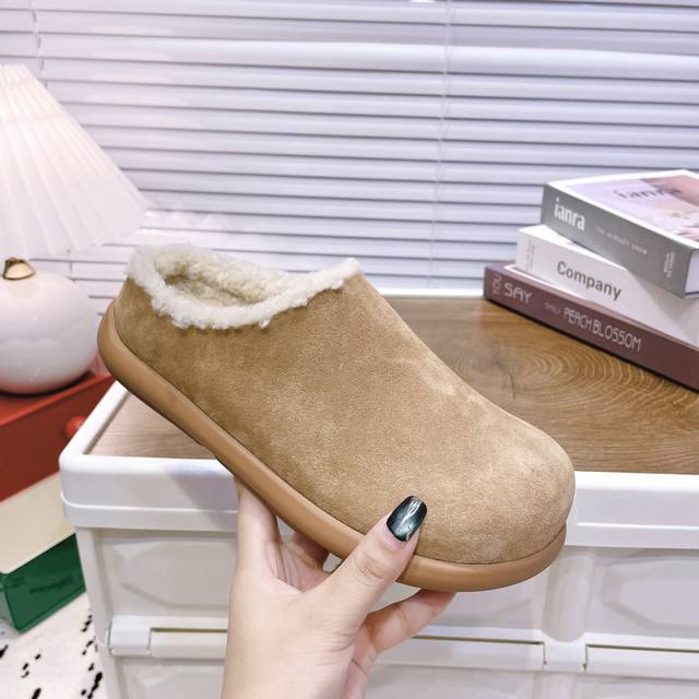 Ugg P: 女款size：35-40 Ugg可爱小土豆雪地靴拖鞋 韩里韩气 羊卷毛 穆勒拖 慵懒随性的代表 上脚好看且百搭 颜色：栗色 羚羊棕 香槟棕