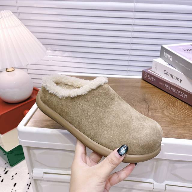 Ugg P: 女款size：35-40 Ugg可爱小土豆雪地靴拖鞋 韩里韩气 羊卷毛 穆勒拖 慵懒随性的代表 上脚好看且百搭 颜色：栗色 羚羊棕 香槟棕