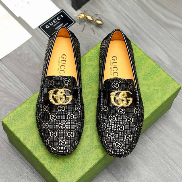 商品商标：Gucci 古驰 休闲套脚鞋 正码码数: 38-44 商品材料：精选印花牛皮鞋面 猪皮内里 橡胶大底