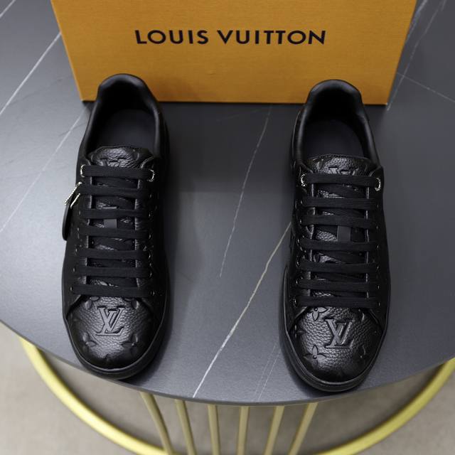 出厂价： 顶级原单 品牌： Louis Vuitton Lv.路易威登 材质： 原工厂牛皮材料 1：1原板大底 舒适内里 款式类型：休闲运动 板鞋 等级：专柜品