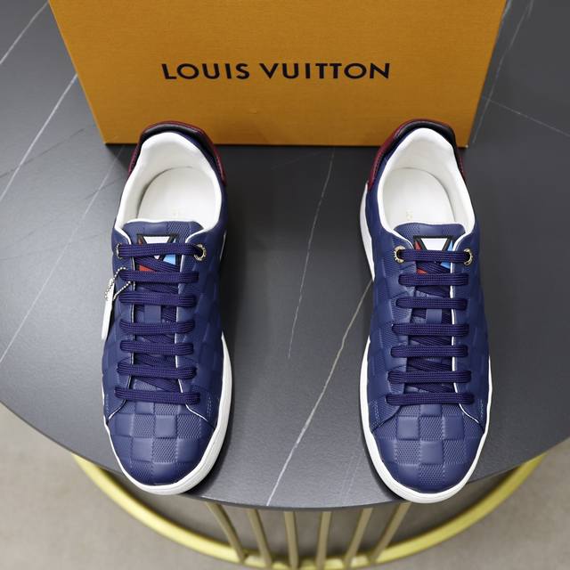 出厂价： 顶级原单 品牌： Louis Vuitton Lv.路易威登 材质： 原工厂牛皮材料 1：1原板大底 舒适内里 款式类型：休闲运动 板鞋 等级：专柜品