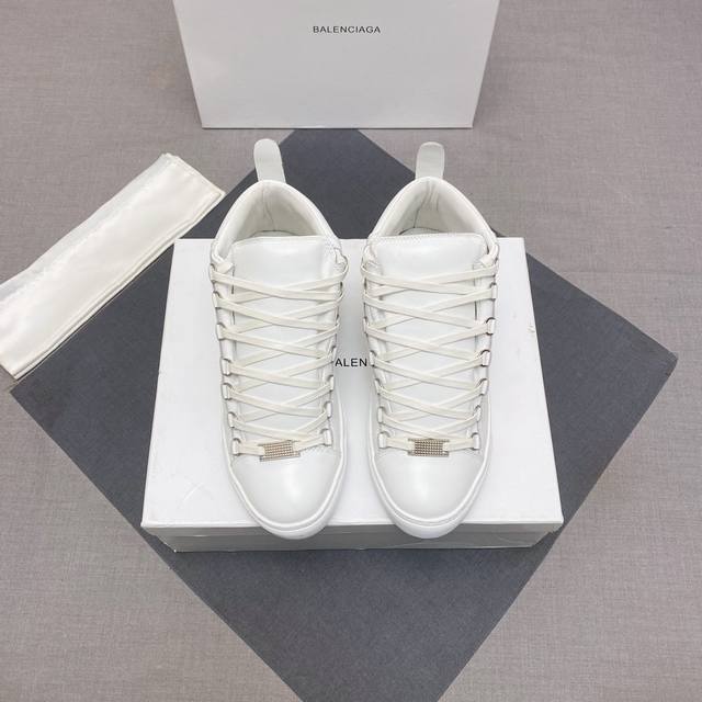 Balenciaga [巴黎世家]。官网最新款、欧洲原版购入拆解 1:1复制 原版大底 脚感q弹柔软 面料进口牛油皱纹皮，细密皮纹 头层羊皮里、原版一致的用料