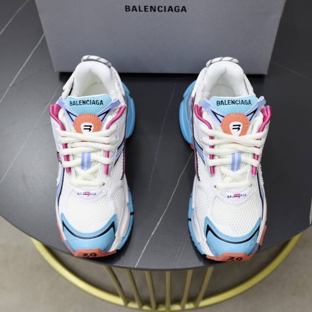 出厂价： 顶级版本 Balenciaga 巴黎7.5 巴黎世家 最新配色潮流复古休闲鞋 通过溢胶、做旧、缝线等细节， 展示了设计师 Demna 的运动鞋风格，