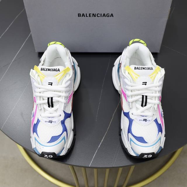 出厂价： 顶级版本 Balenciaga 巴黎7.5 巴黎世家 最新配色潮流复古休闲鞋 通过溢胶、做旧、缝线等细节， 展示了设计师 Demna 的运动鞋风格，