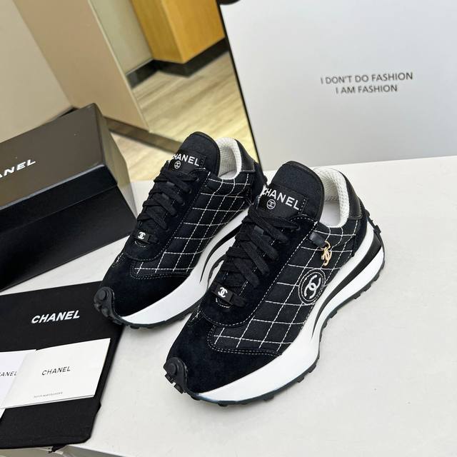 Chanel P: 女款 Size:女35-40 女41.定做 Chanel 香奈儿 专柜顶级休闲款运动女款春夏新款运动鞋 无敌漂亮又好穿的小香运动鞋，真的不允