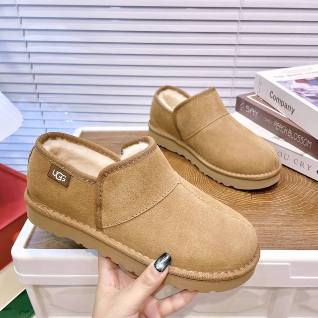 Ugg P: 女码少情侣款款size：女35-40 男39-44 情侣款一脚蹬女 专柜主推新款一脚蹬懒人鞋，专柜同步上新 用料天花板级别！ 鞋面：牛皮 内里：全