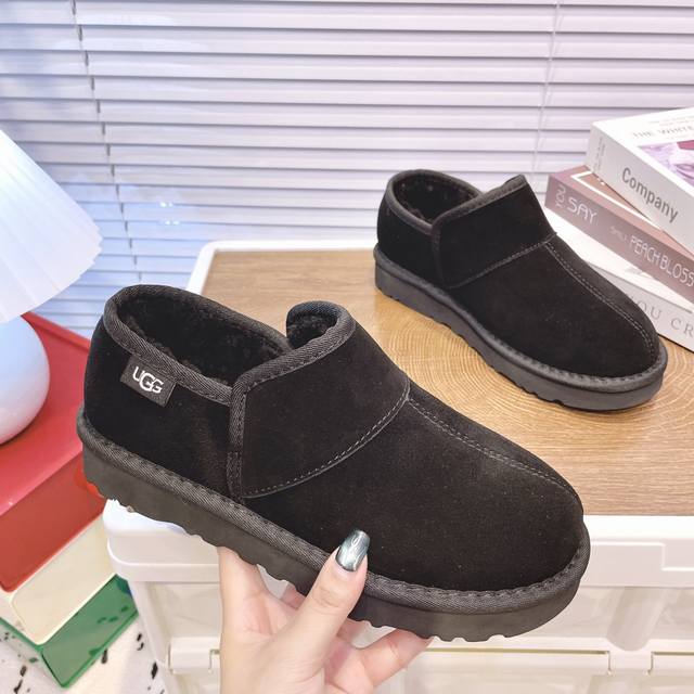 Ugg P: 女码少情侣款款size：女35-40 男39-44 情侣款一脚蹬女 专柜主推新款一脚蹬懒人鞋，专柜同步上新 用料天花板级别！ 鞋面：牛皮 内里：全 - 点击图像关闭