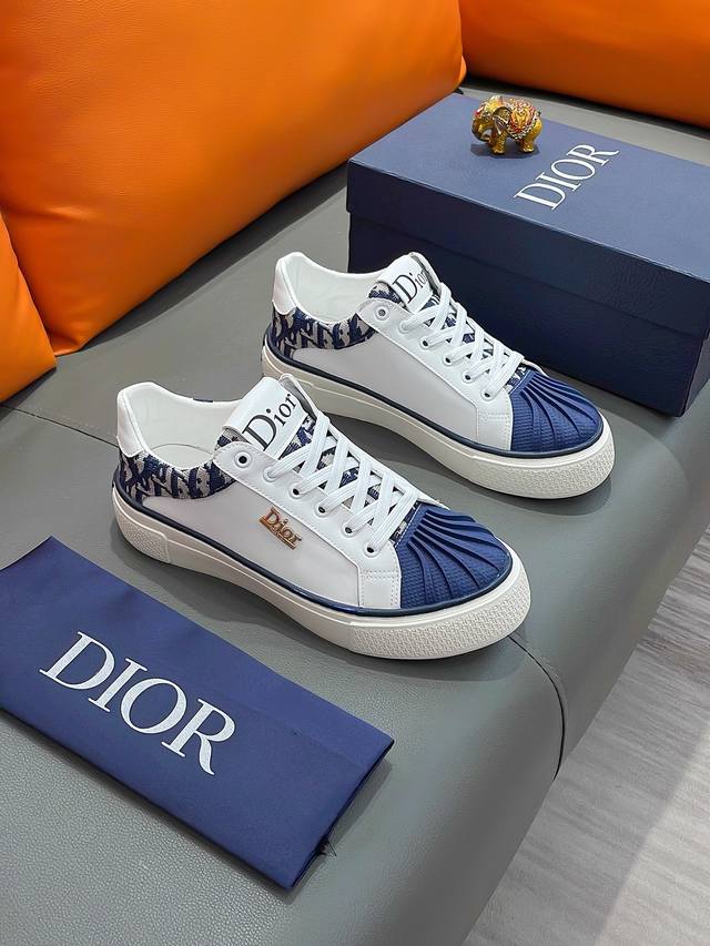 商品名称：Dior 迪奥 正规码数: 38-44 休闲鞋 商品材料：精选 牛皮鞋面，柔软羊皮内里；原厂大底。