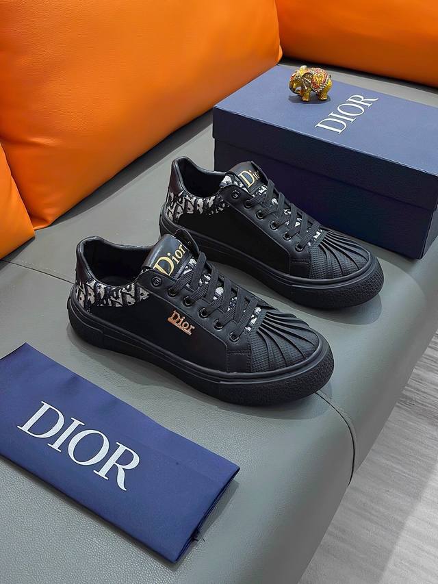 商品名称：Dior 迪奥 正规码数: 38-44 休闲鞋 商品材料：精选 牛皮鞋面，柔软羊皮内里；原厂大底。