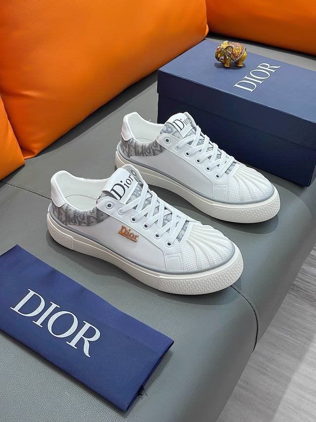 商品名称：Dior 迪奥 正规码数: 38-44 休闲鞋 商品材料：精选 牛皮鞋面，柔软羊皮内里；原厂大底。