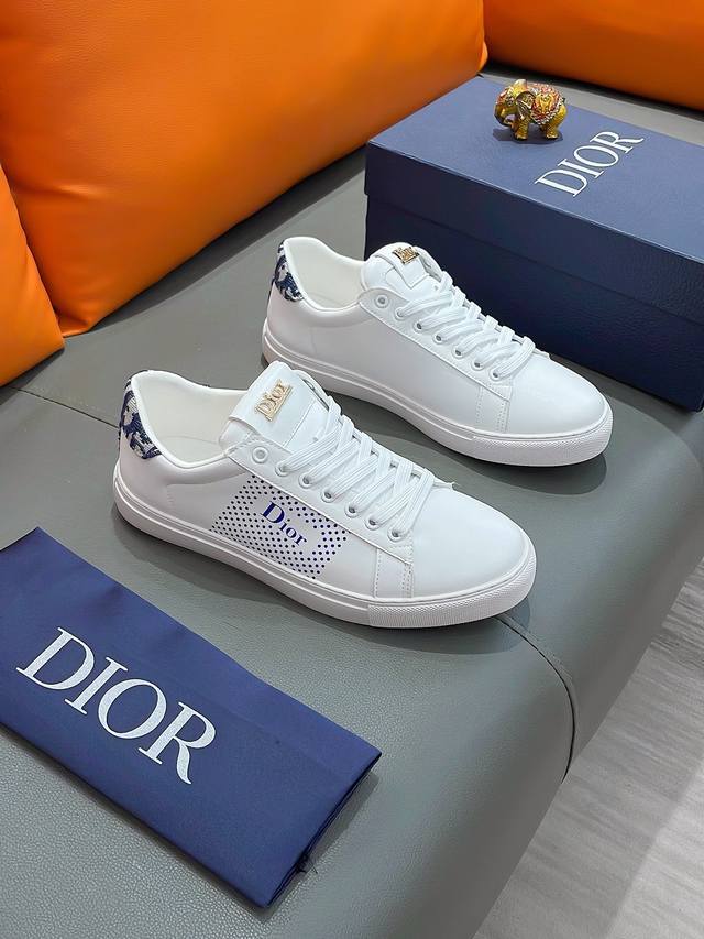 商品名称：Dior 迪奥 正规码数: 38-44 休闲鞋 商品材料：精选 牛皮鞋面，柔软羊皮内里；原厂大底。