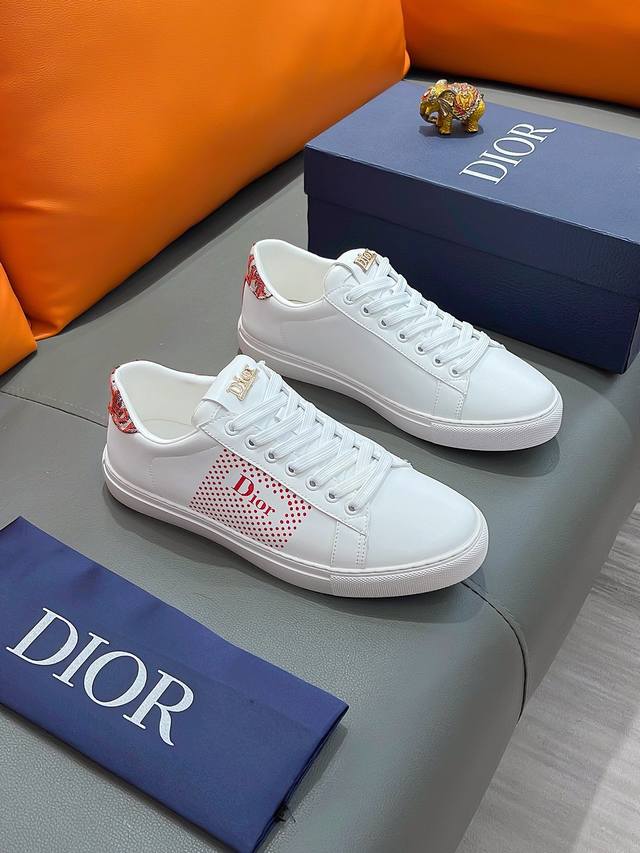 商品名称：Dior 迪奥 正规码数: 38-44 休闲鞋 商品材料：精选 牛皮鞋面，柔软羊皮内里；原厂大底。