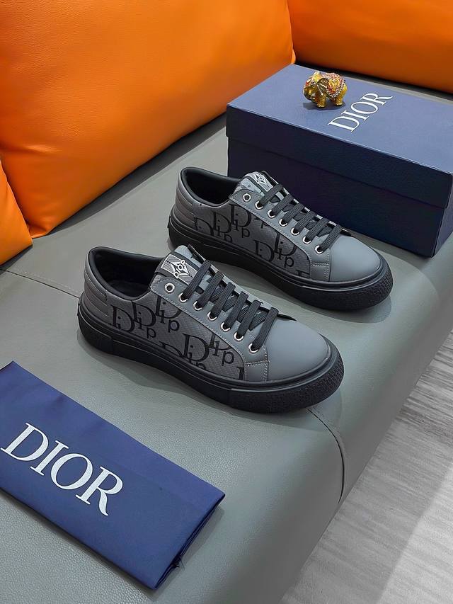 商品名称：Dior 迪奥 正规码数: 38-44 休闲鞋 商品材料：精选 牛皮鞋面，柔软羊皮内里；原厂大底。