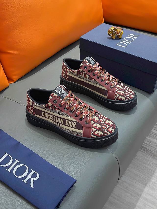 商品名称：Dior 迪奥 正规码数: 38-44 休闲鞋 商品材料：精选 牛皮鞋面，柔软羊皮内里；原厂大底。