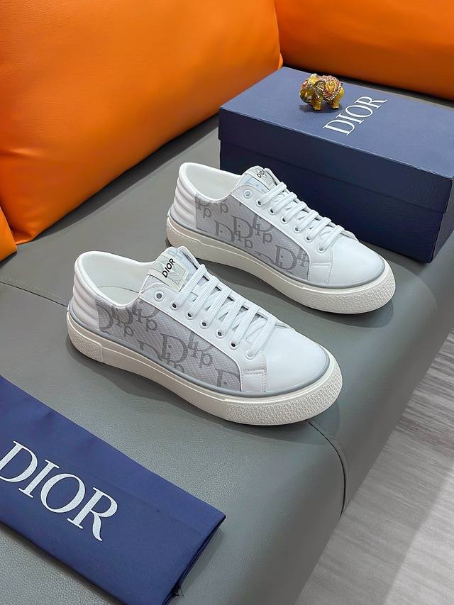 商品名称：Dior 迪奥 正规码数: 38-44 休闲鞋 商品材料：精选 牛皮鞋面，柔软羊皮内里；原厂大底。