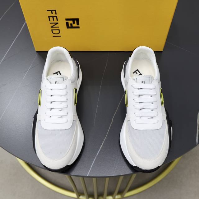 出厂价 品牌：芬迪 Fendi 尺码：38-44 45、46定制 等级：原单品质 高版本 材料： 进口牛皮 优质舒适内里 原版轻便防滑大底 款式类别: 旅游出行