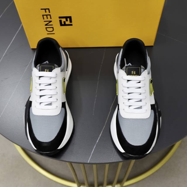 出厂价 品牌：芬迪 Fendi 尺码：38-44 45、46定制 等级：原单品质 高版本 材料： 进口牛皮 优质舒适内里 原版轻便防滑大底 款式类别: 旅游出行