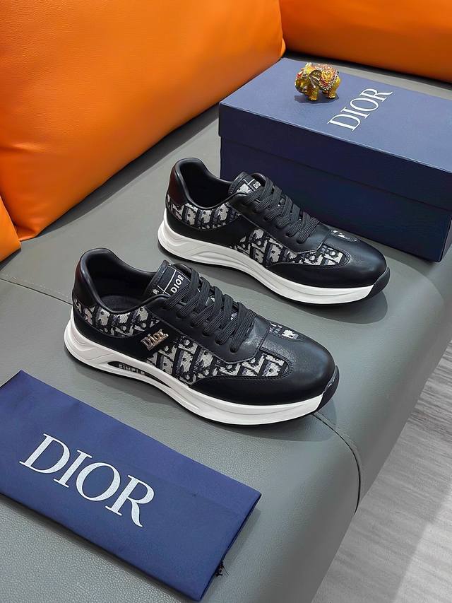 商品名称：Dior 迪奥 正规码数: 38-44 休闲鞋 商品材料：精选 牛皮鞋面，柔软羊皮内里；原厂大底。