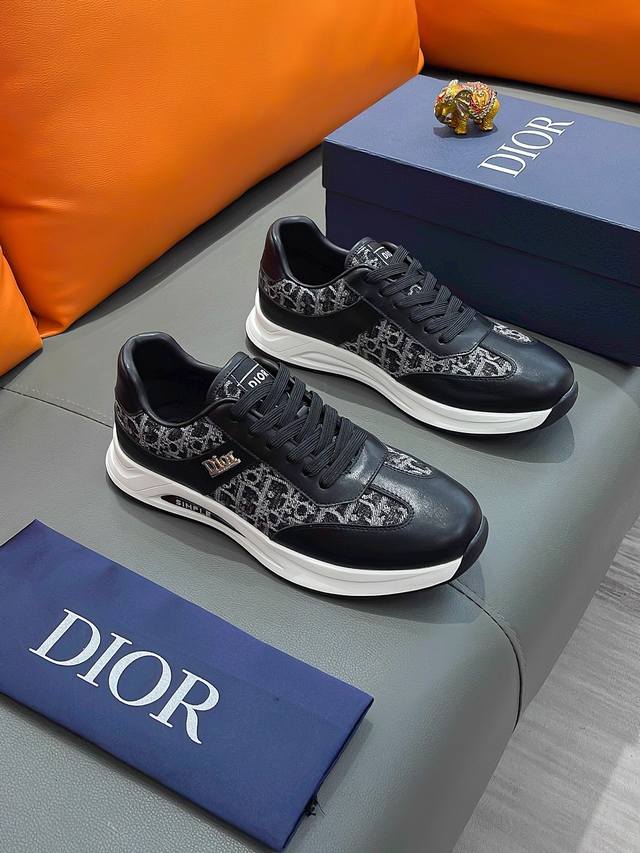 商品名称：Dior 迪奥 正规码数: 38-44 休闲鞋 商品材料：精选 牛皮鞋面，柔软羊皮内里；原厂大底。