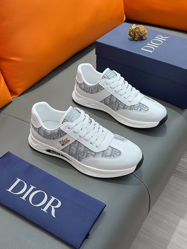 商品名称：Dior 迪奥 正规码数: 38-44 休闲鞋 商品材料：精选 牛皮鞋面，柔软羊皮内里；原厂大底。