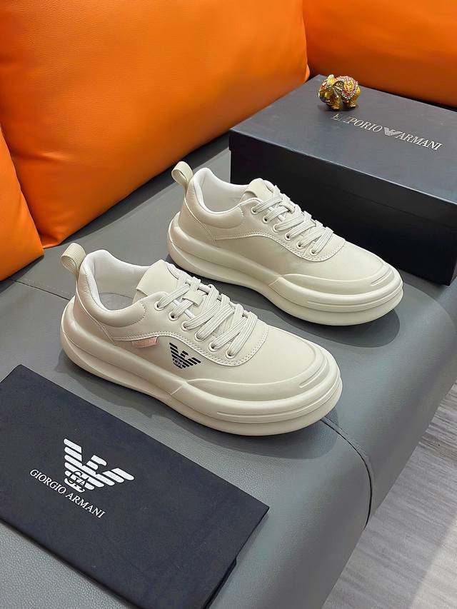 商品名称：Armani 阿玛尼 正规码数: 38-44 休闲鞋 商品材料：精选 牛皮鞋面，柔软羊皮垫脚；原厂特供大底。