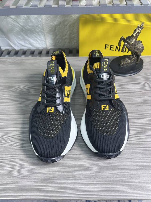 Fendi 芬迪 早春 -高端品质 原单 -鞋面：高科技飞织纳米面料 -内里：羊皮内里 -垫脚；超级透气运动网眼 -大底：原版超轻大底 -超高品控 做工精细：凸