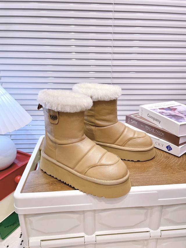 Ugg P: 女款size：35-40 Ugg新款小马丁 Ugg雪地靴 侧边带logo 鞋面采用上等澳洲头层混种羊皮 超暖真羊毛内里 时尚百搭元素 升级版独家私