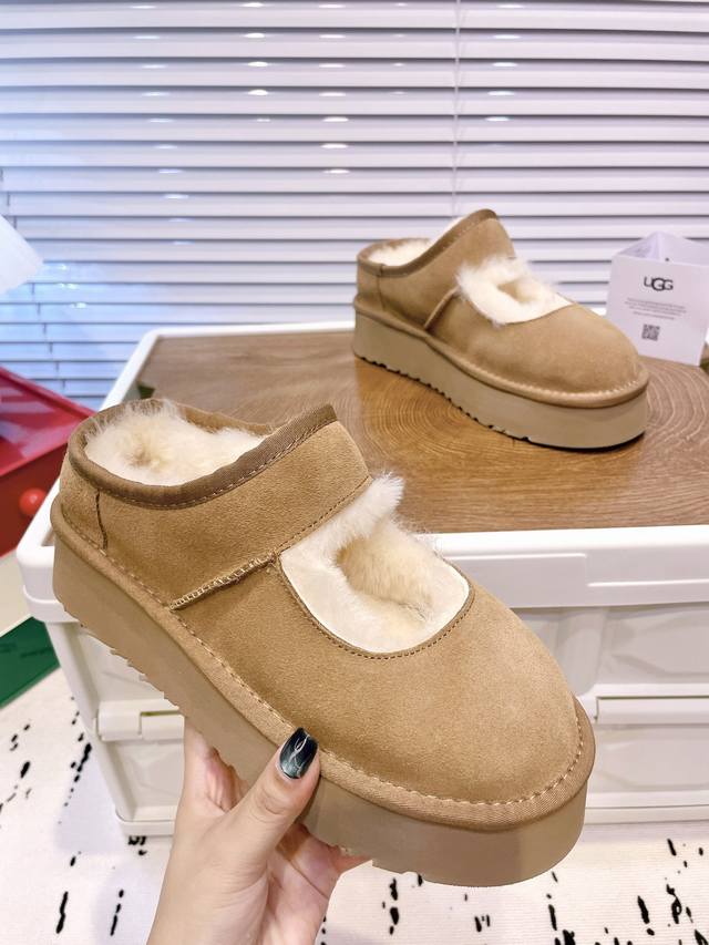 Ugg P: 女款size：35-40 秋冬新款ugg玛丽珍雪地靴 Ugg毛毛鞋别致的设计，自己可以diy多种色彩袜子上脚！为冬天增添一抹色彩！不失为一种潮流与