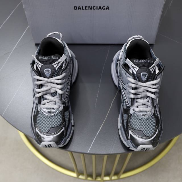 出厂价： 高品质高端货 顶级版本 Balenciaga 巴黎世家runner运动鞋 尺码：35 36 37 38 39 40 41 42 43 44 45 46 - 点击图像关闭