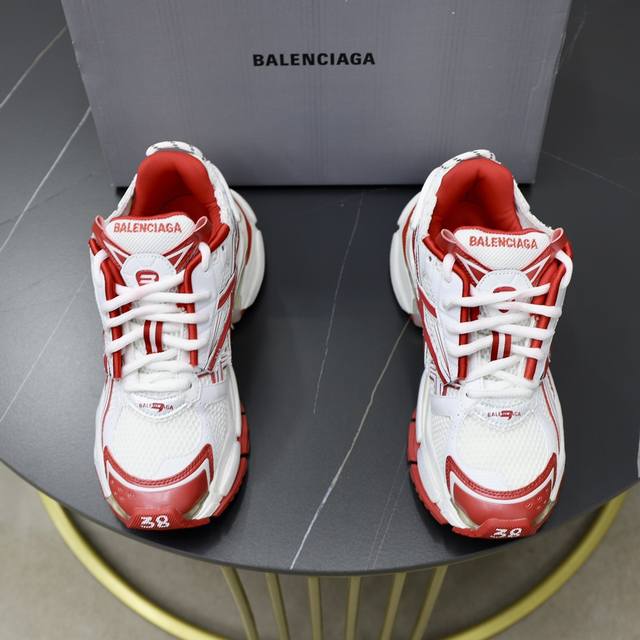 出厂价： 高品质高端货 顶级版本 Balenciaga 巴黎世家runner运动鞋 尺码：35 36 37 38 39 40 41 42 43 44 45 46 - 点击图像关闭