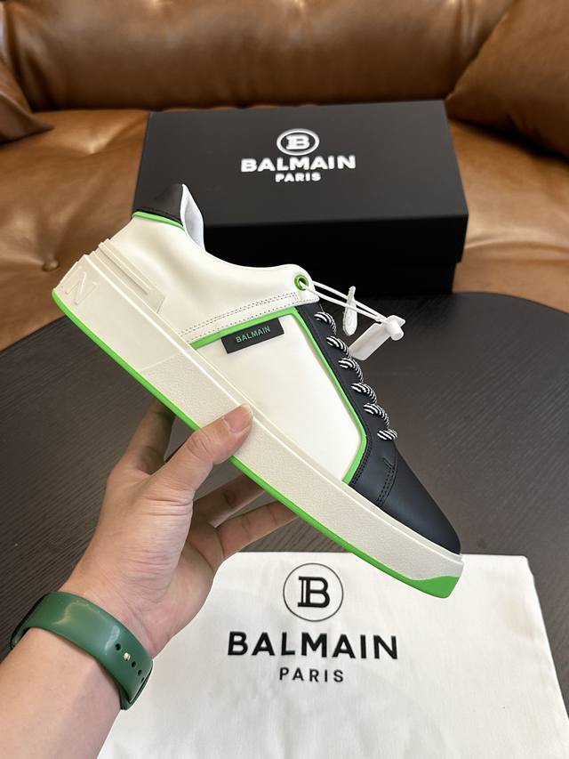 出厂价 实价 Balmain巴尔曼b-Skate运动鞋 B-Skate 多材质拼接撞色运动鞋 ，鞋面饰有黑色鞋带，皮革拼接鞋舌点缀 Balmain 徽标， Tp