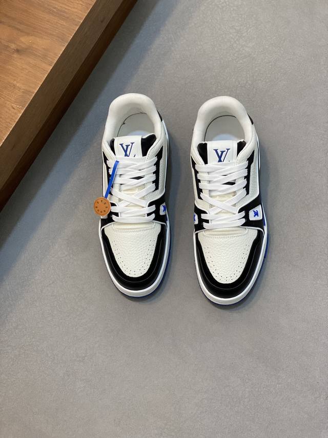 L 奢品trainer男士休闲运动鞋 ，运动鞋记录设计师 Virgil Abloh 由复古篮球鞋激发的经典创意，此次拼接光滑牛皮革和 Monogram 压纹粒面