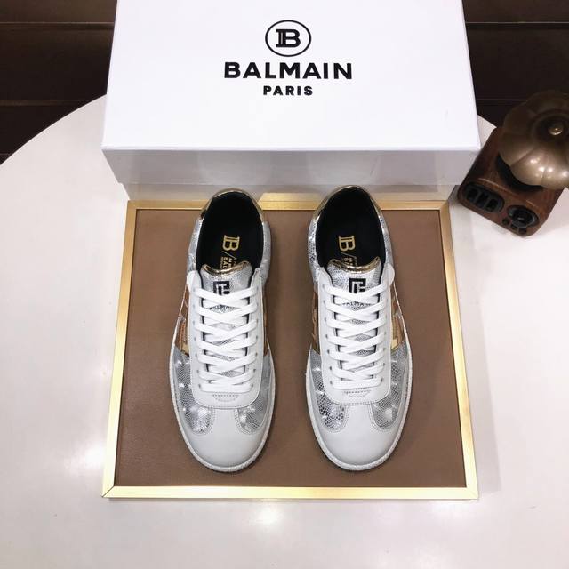 工厂 Balmain巴尔曼 B-Skate运动鞋 B-Skate 多材质拼接撞色运动鞋 ，鞋面饰有黑色鞋带，头层牛皮拼接鞋舌点缀 Balmain 徽标， 牛皮内