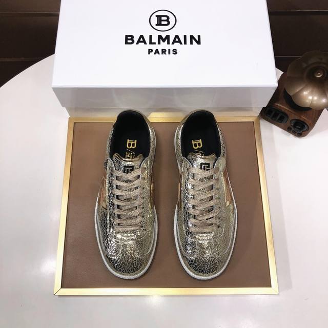 工厂 Balmain巴尔曼 B-Skate运动鞋 B-Skate 多材质拼接撞色运动鞋 ，鞋面饰有黑色鞋带，头层牛皮拼接鞋舌点缀 Balmain 徽标， 牛皮内