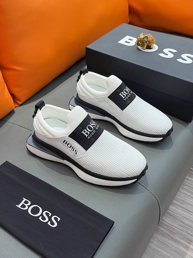 商品名称：Boss 波士 正规码数: 38-44 套脚鞋 商品材料：精选 牛皮鞋面，舒适羊皮内里 ；原厂大底。