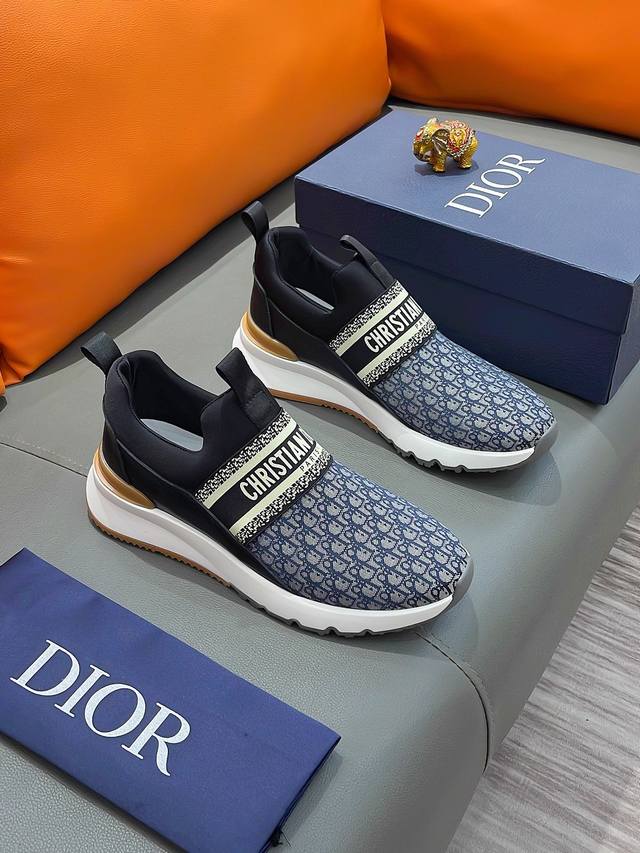 商品名称：Dior 迪奥 正规码数: 38-44 套脚鞋 商品材料：精选 牛皮鞋面，柔软羊皮内里；原厂大底。