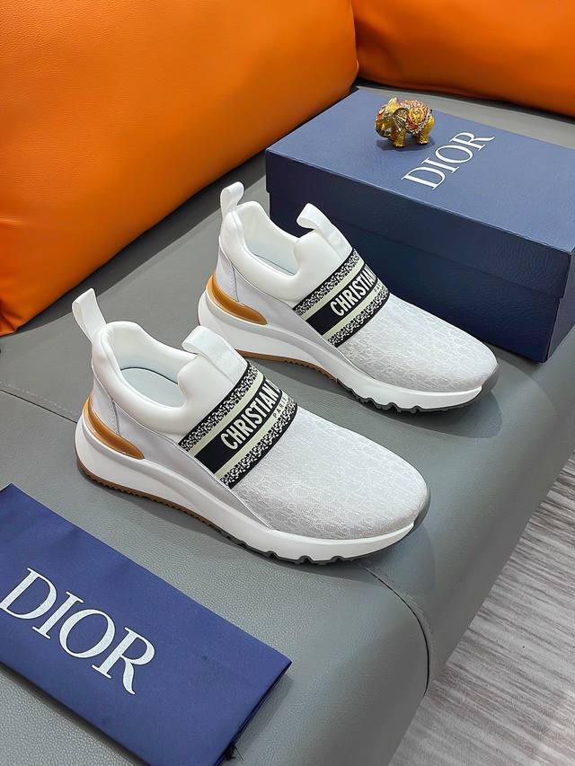 商品名称：Dior 迪奥 正规码数: 38-44 套脚鞋 商品材料：精选 牛皮鞋面，柔软羊皮内里；原厂大底。