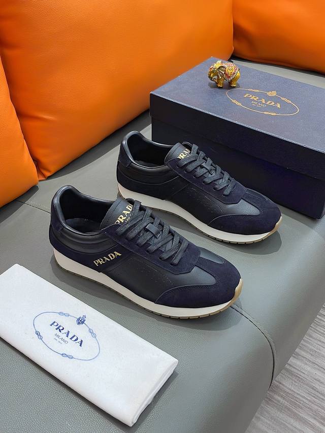 商品名称：Prada 普拉达 正规码数: 38-44 休闲鞋 商品材料：精选 牛皮鞋面，柔软牛皮内里，原厂特供大底。