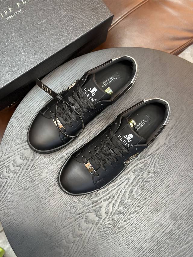 Philipp Plein 顶级p: Size:38-44 45定做 菲利普.普莱茵顶级原单德国pp潮牌男鞋，金属元素被运用的淋漓尽致，朋克潮流的魅力！时尚焦点