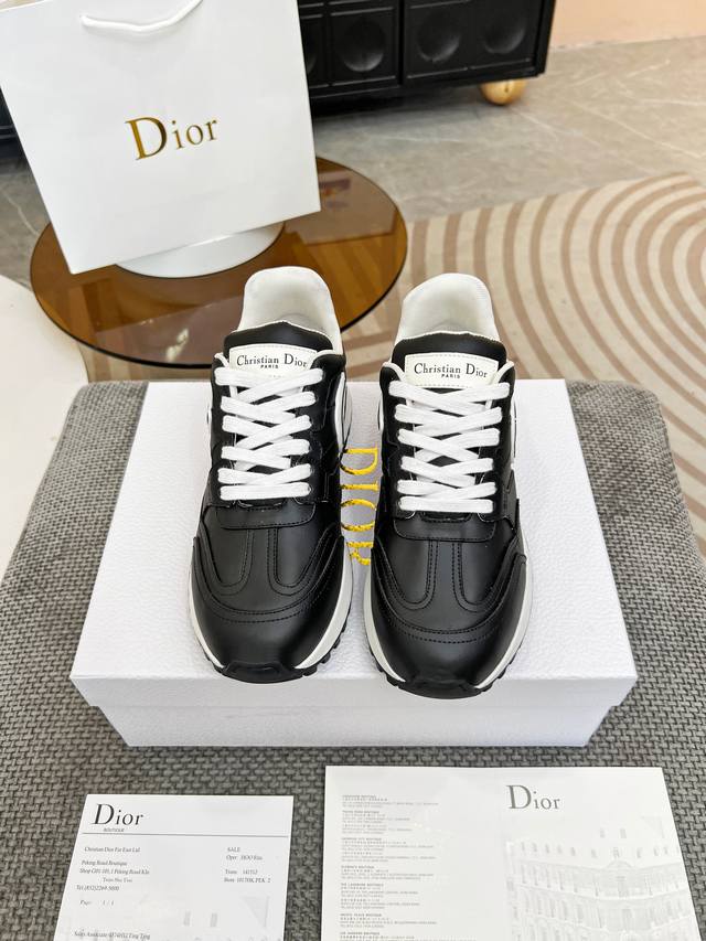 Dior迪奥 P: 情侣款码数：35-45 45.定做 Dior 迪奥 迪家新款花色上新这款 C'Est Dior 运动鞋设计醒目时尚。采用黑色牛皮革等材质精心