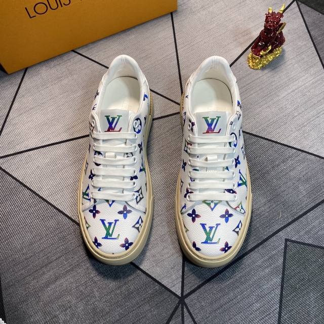 新品 商品商标：Lv* 路易威* 休闲鞋 正码码数: 38-44 可订做45 商品材料：鞋面1:1材质羊皮里，橡胶耐磨大底。