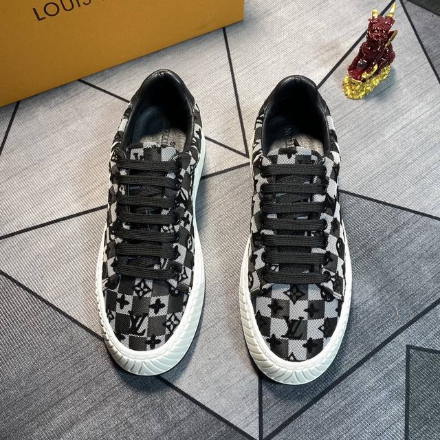 新品 商品商标：Lv* 路易威* 休闲鞋 正码码数: 38-44 可订做45 商品材料：鞋面1:1材质羊皮里，橡胶耐磨大底。