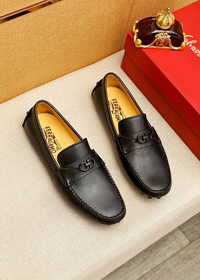 商品商标：Ferragamo 菲拉格慕 豆豆鞋 正码码数: 38-44 45.46.47订制 商品材料：精选 头层小牛皮鞋面+奢华五金扣，进口猪皮内里。强烈立体