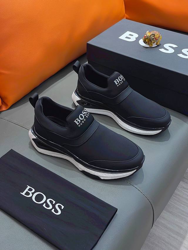 商品名称：Boss 波士 正规码数: 38-44 套脚鞋 商品材料：精选 牛皮鞋面，舒适羊皮内里 ；原厂大底。