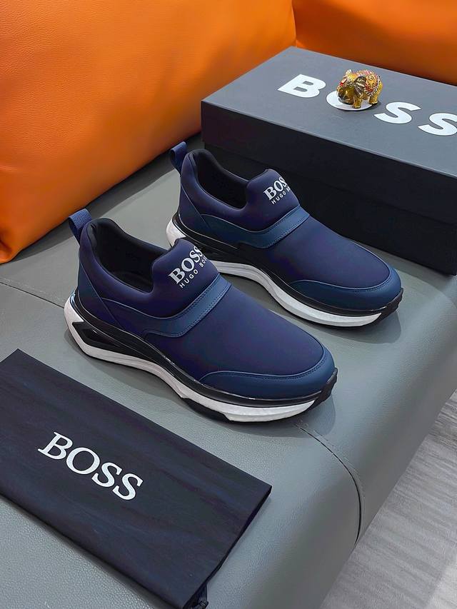 商品名称：Boss 波士 正规码数: 38-44 套脚鞋 商品材料：精选 牛皮鞋面，舒适羊皮内里 ；原厂大底。